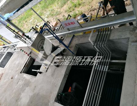 化妝品廢水處理過程中好氧池產(chǎn)生泡沫的原因？